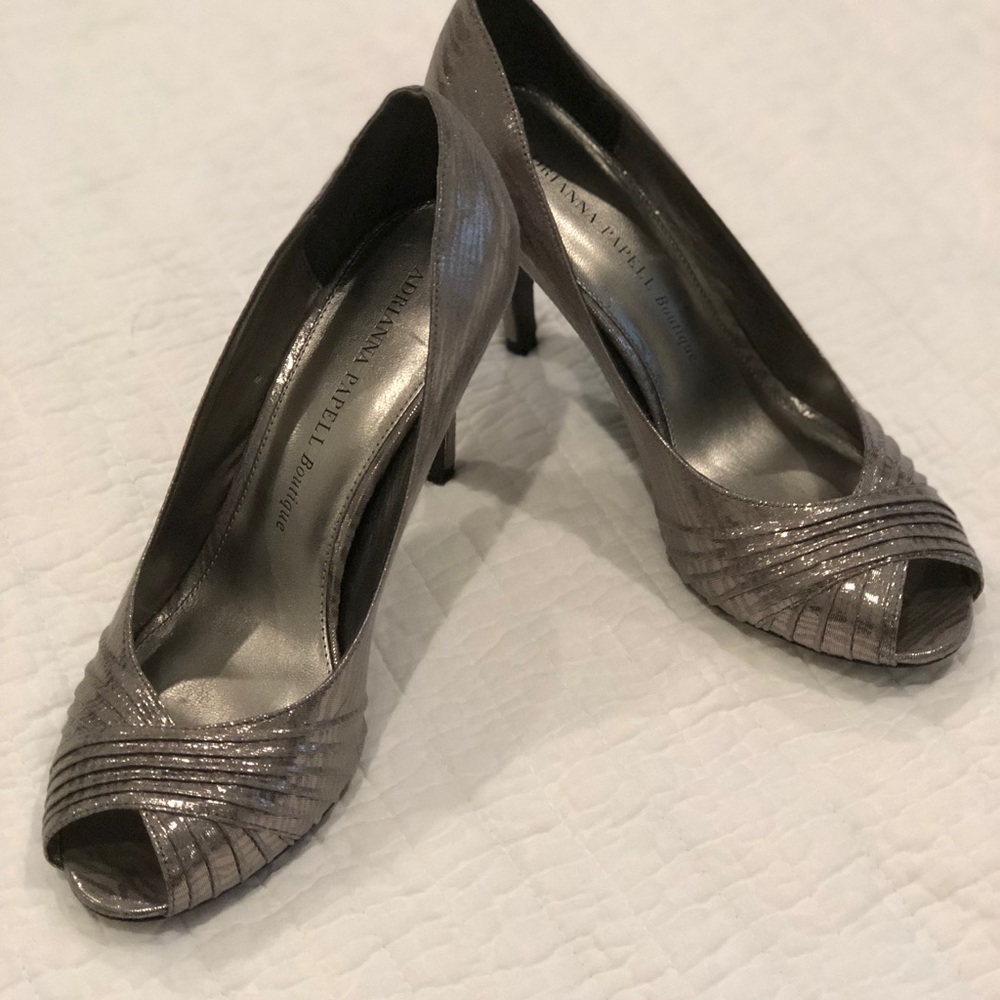Adrianna Papell 8M Gunmetal Metallic heels
